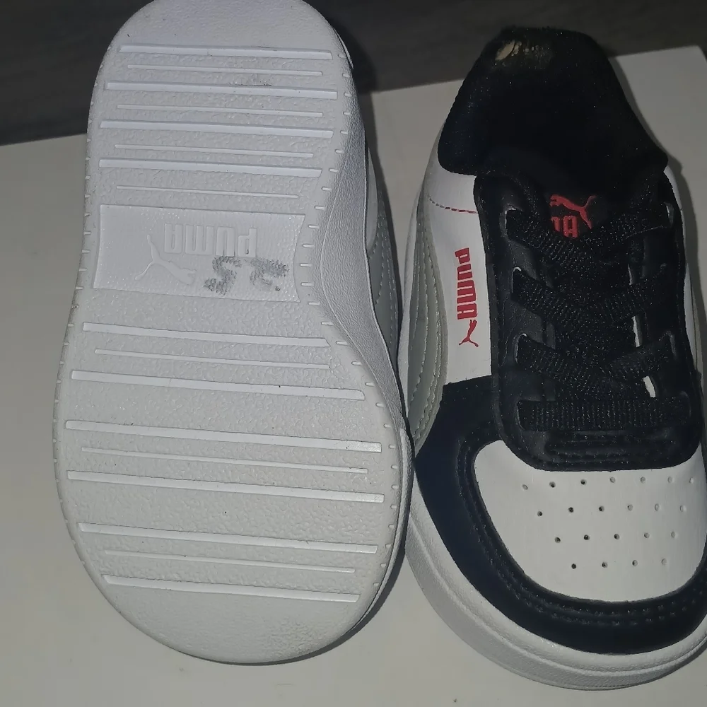 Puma Black and White Kids  Shoes SIZE 4